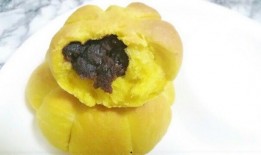 coco和小黄吃瓜,瓜田里的欢乐时光