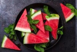 拆板凳吃瓜视频,揭秘网络热传视频背后的趣味与争议