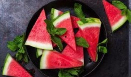 拆板凳吃瓜视频,揭秘网络热传视频背后的趣味与争议