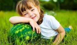 晚上不用吃饭啦吃瓜,美食暂停，尽享悠闲吃瓜时光