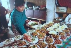 农村吃瓜喝酒视频,吃瓜饮酒欢乐多