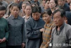 村头吃瓜村民,见证乡村生活的点点滴滴