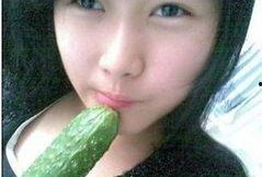 女生跟你吃瓜,女生与我共享的甜蜜瓜趣时光