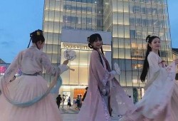 汉服店家吃瓜,揭秘店家吃瓜背后的行业风云