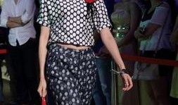 美女吃瓜走秀视频,美女吃瓜走秀，时尚与美味的完美邂逅