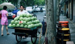 瓜市街吃瓜,夏日里的甜蜜诱惑