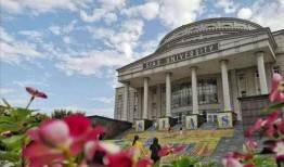 郑州西亚斯学院吃瓜