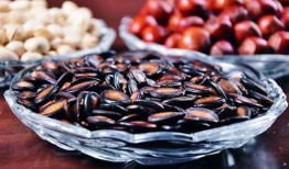 吃瓜子不爱吃瓜,品味独特，偏爱瓜子不喜瓜