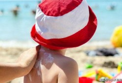 李奕夏日吃瓜,李奕畅享吃瓜时光