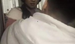 女子被瓜碍着吃瓜,意外发现吃瓜新乐趣