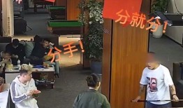 吃瓜男生遇见情侣,吃瓜男生意外目睹情侣甜蜜瞬间