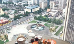 李奕夏日吃瓜,李奕畅享吃瓜时光