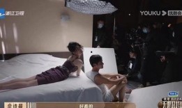 吃瓜拍照氛围,捕捉夏日吃瓜欢乐时光