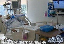 电梯吃瓜被摔,吃瓜群众意外遭遇摔落事故