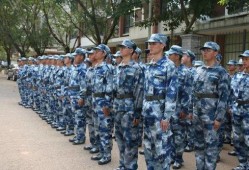 每天聪慧吃瓜军训,聪慧少年成长记