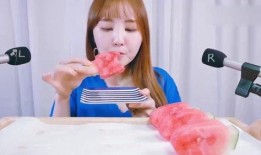 小姐姐旅游吃瓜,吃瓜之旅趣味横生