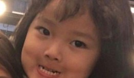 女子被瓜碍着吃瓜,意外发现吃瓜新乐趣