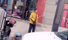 男子停车吃瓜视频,意外走红网络