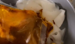 沉浸式吃瓜吃面,一边吃瓜一边品面，解锁味蕾新境界