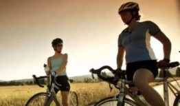 骑行吃瓜文案搞笑,瓜果飘香，笑料连连！