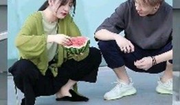 小姐姐旅游吃瓜,吃瓜之旅趣味横生