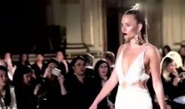 美女吃瓜走秀视频,美女吃瓜走秀，时尚与美味的完美邂逅